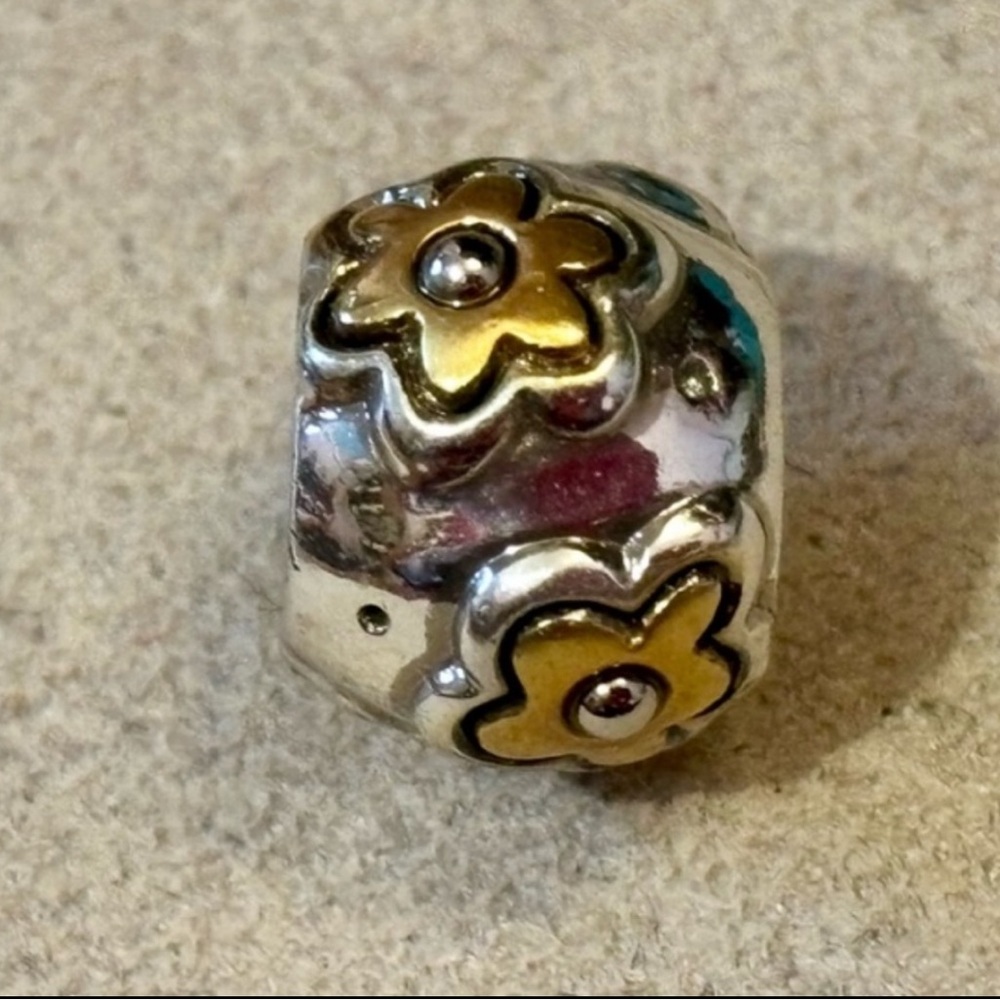 Brighton Daisy bead with Gold raised flowers on silver Retired